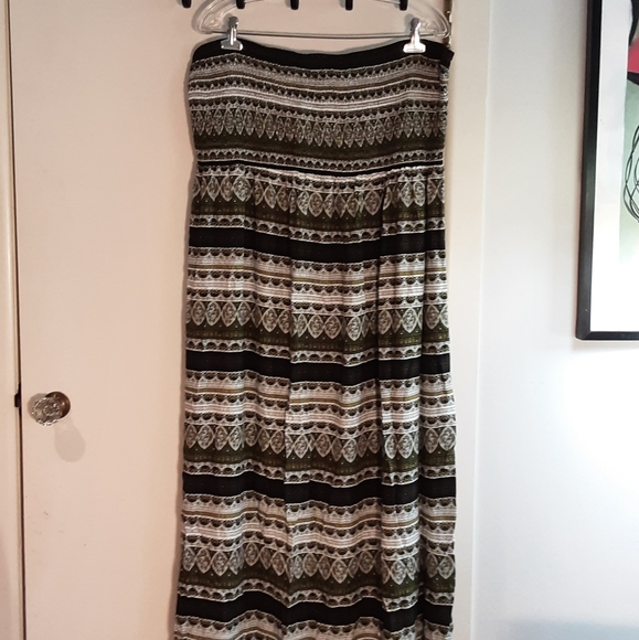 NWOT Strapless smocked maxi dress NWOT - Picture 4 of 5